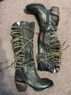 Freebird carver lace up olive boot size 8